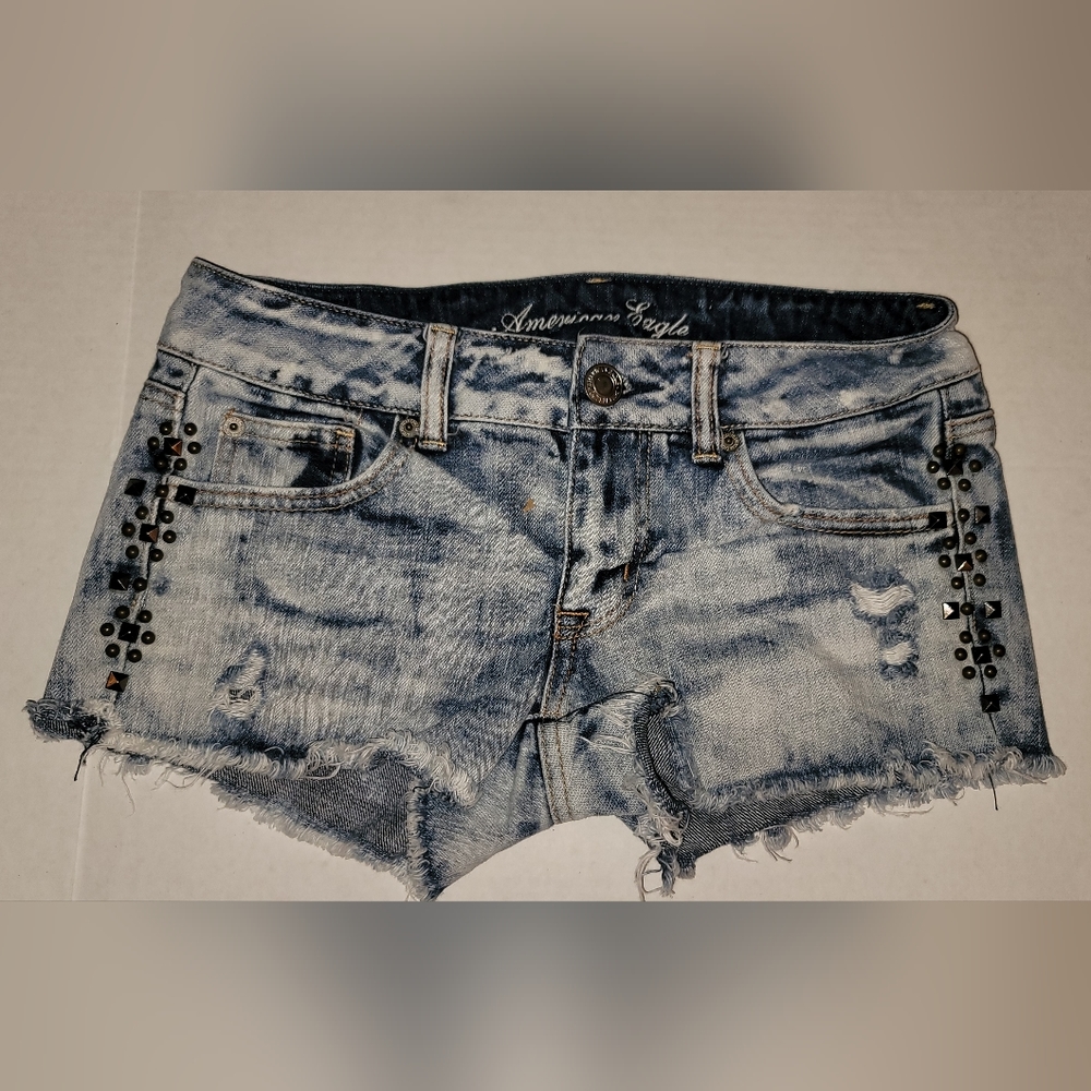 American Eagle blue distressed  Denim jean shorts with Metal studs Y2k Size 0